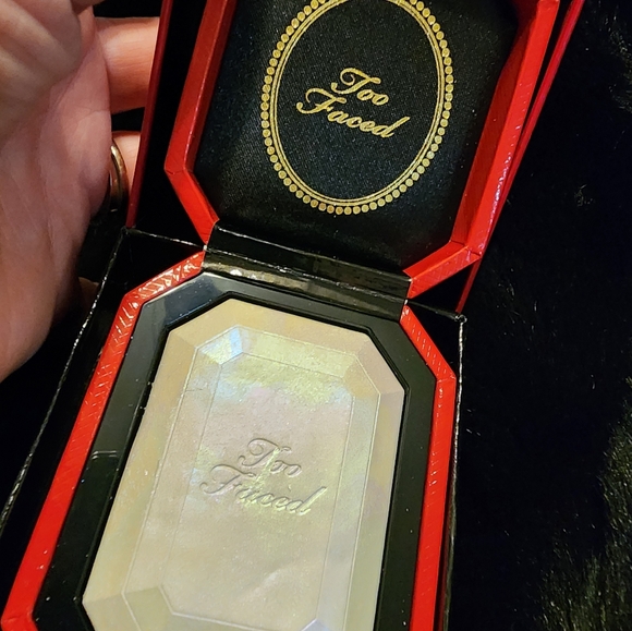 TOO FACED RARE COLLECTABLE DIAMOND LIGHT HIGHLIGHTER, NWT - Picture 5 of 8